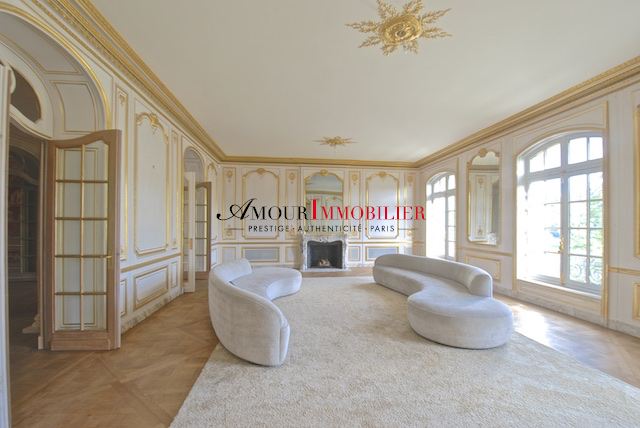 Appartement . 5 chambres . 404 m²