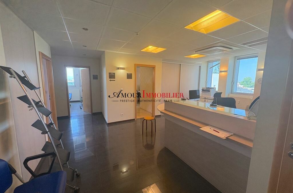 Bureau entreprise .  chambres . 110 m²